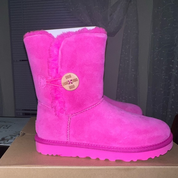 UGG Shoes - UGG women Bailey button boots size 6 new